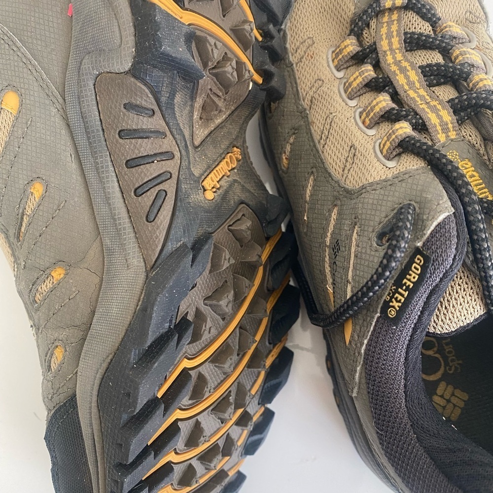 Columbia woman 7.5 Hiking Shoes - Black and Tan - Picture 6 of 6